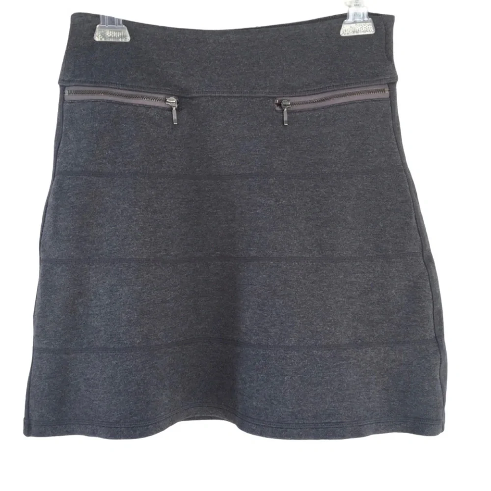 Athleta Strata A-Line Charcoal Grey Zip Pockets Mini Style Skirt - Sz XS